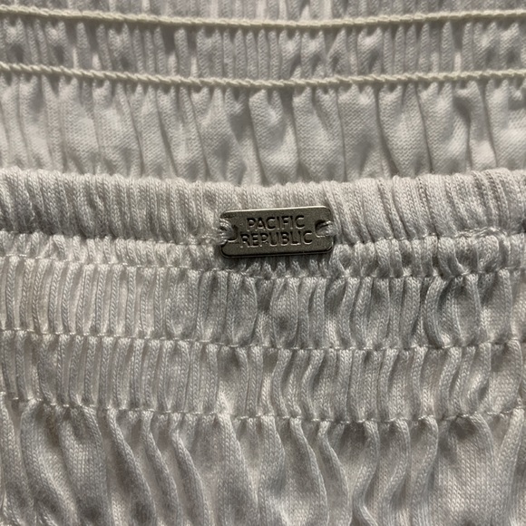 Fashionable smocking knit straps top - Picture 5 of 8